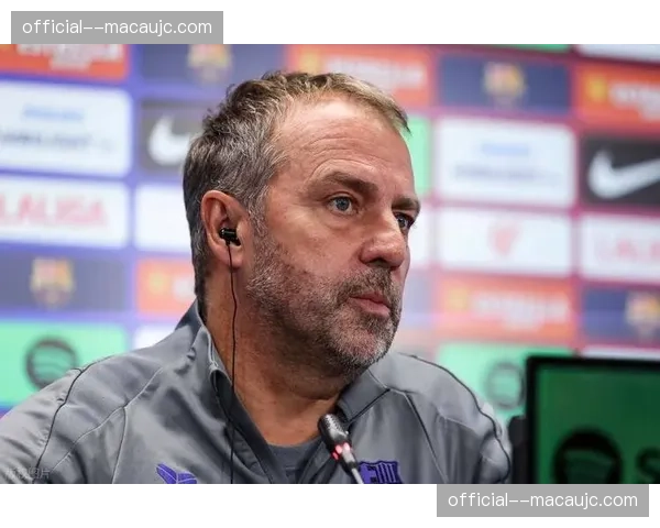 巴萨伤病潮倒逼实验精神，弗里克位置对调打破球员标签